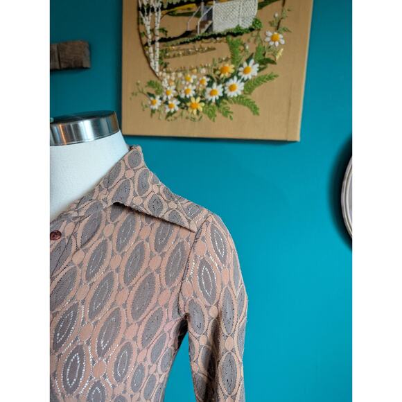 Vintage dagger collar crochet eyelet top in brown and tan size small geometric - Picture 2 of 6